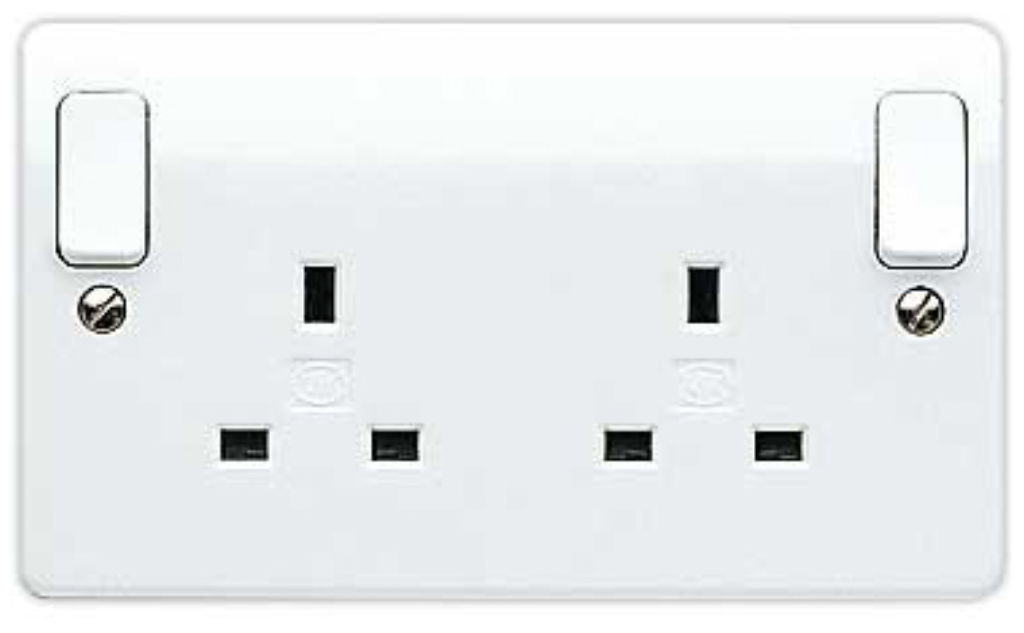 MK K2746WHI Socket 2G Dual Earth 13A