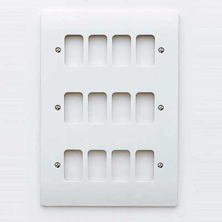 MK K3639WHI Frontplate 12 Module
