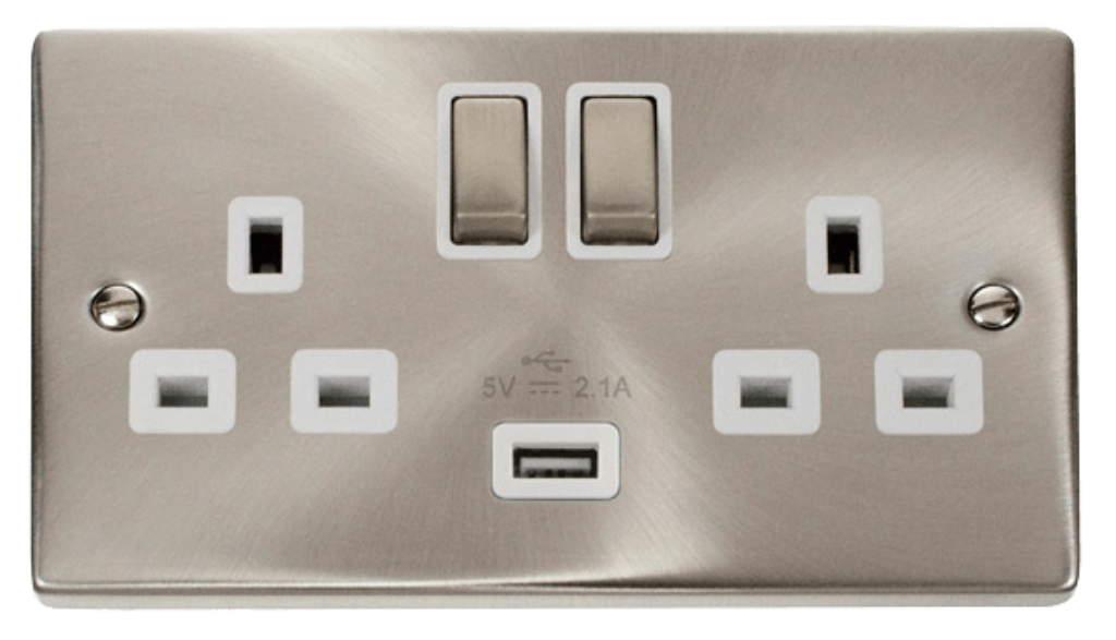 Click VPSC570WH Socket 2G Swd & USB 13A